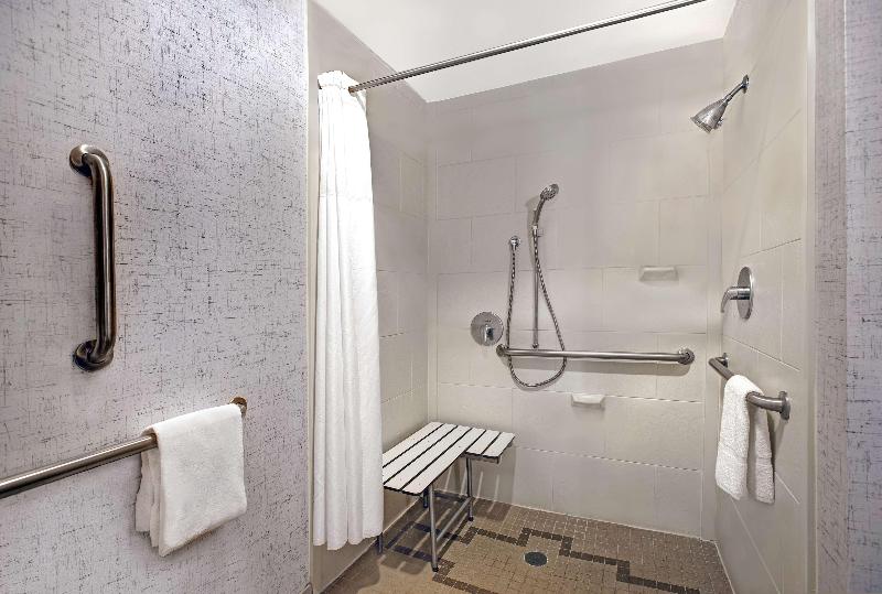 اتاق استاندارد با تخت بزرگ, Hampton Inn & Suites Austin @ The University/capitol