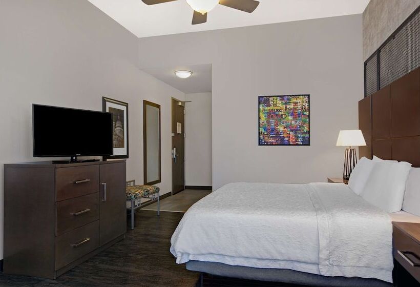 اتاق استاندارد با بالکن, Hampton Inn & Suites Austin @ The University/capitol