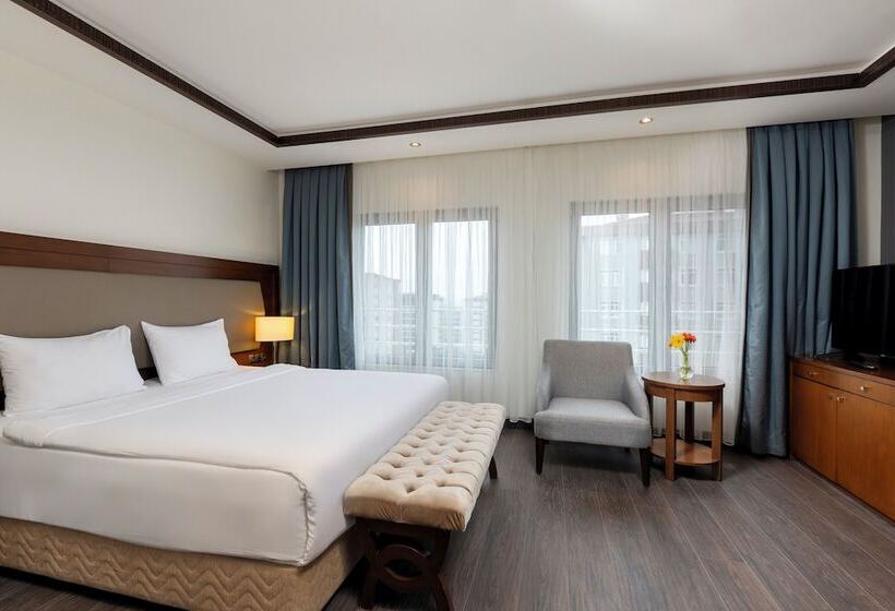 Junior Suite King Bed, Miracle Istanbul Asia Airport Hotel & Spa