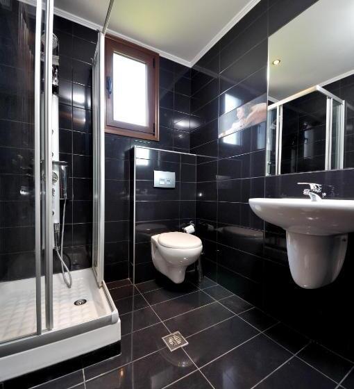 带1个卧室的带阳台的公寓, Pegasus Adult Friendly