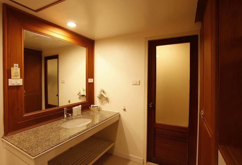 디럭스 룸, The Viridian Resort   Sha Plus