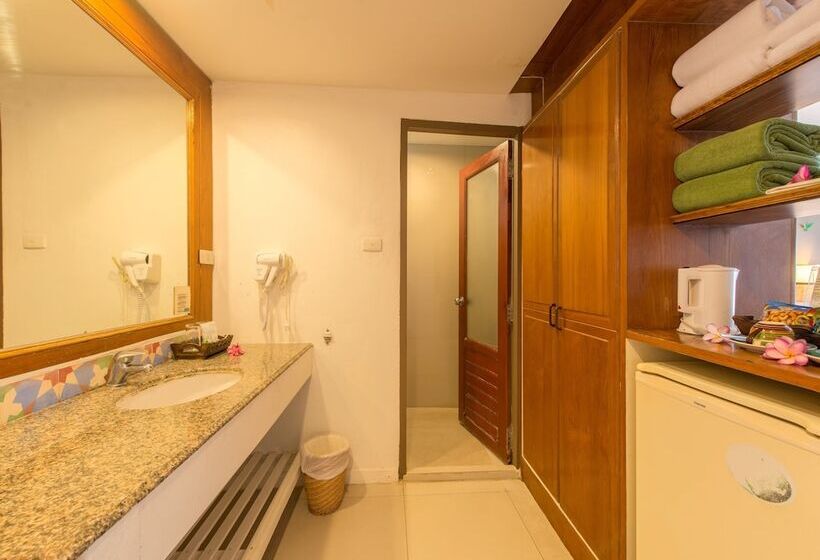 디럭스 룸, The Viridian Resort   Sha Plus