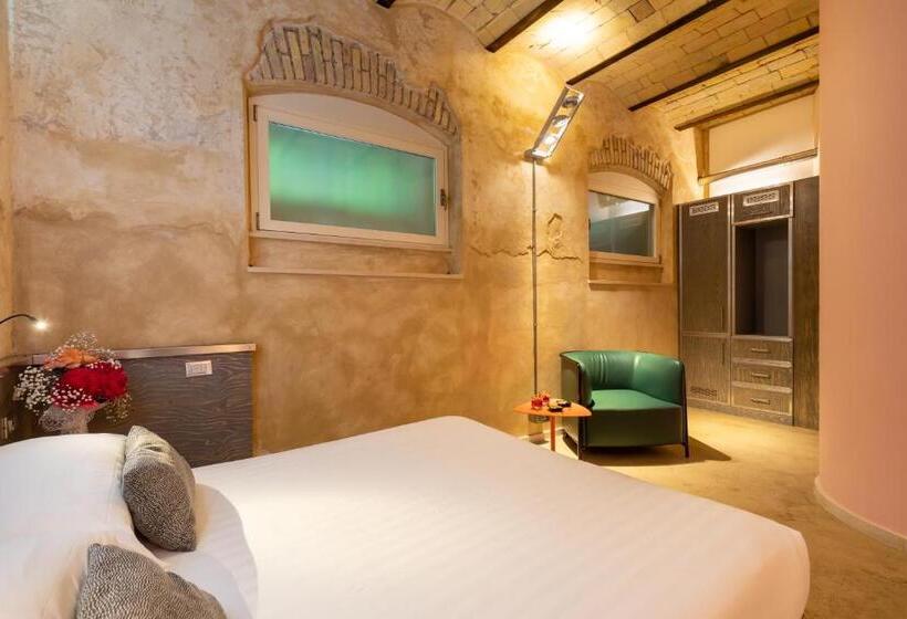 Camera Standard, La Rovere