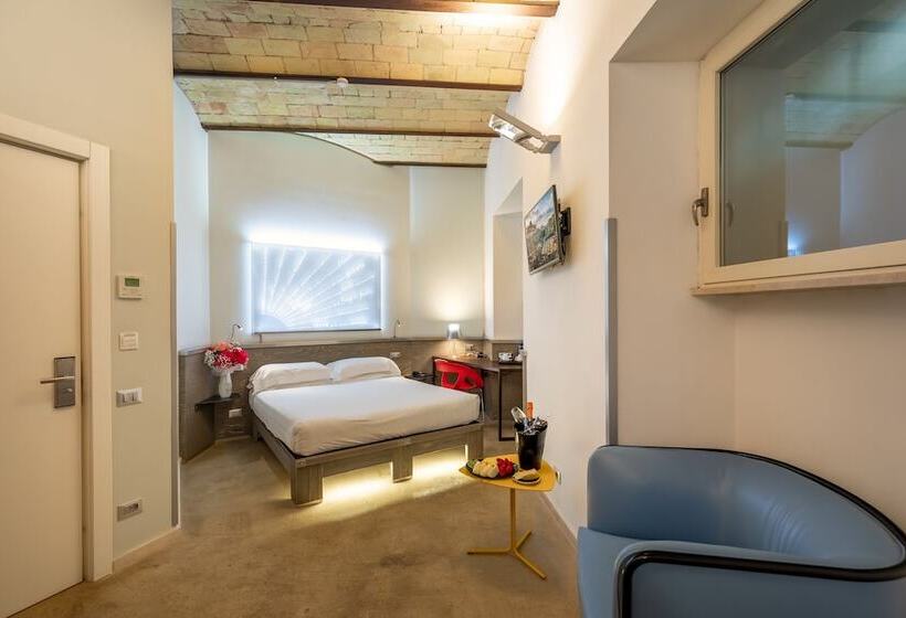 Camera Standard, La Rovere