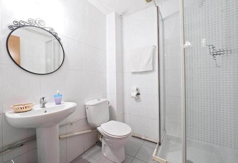 Номер Стандарт Трехместный, Hostal Elkano