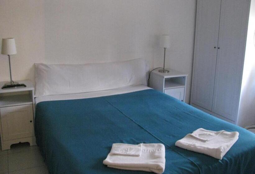 Трехместный Номер Стандарт Совместная Ванная, Hostal Elkano