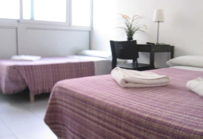 Номер Стандарт Трехместный, Hostal Elkano