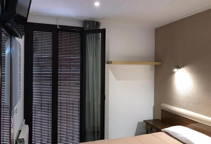Номер Стандарт, Hostal Radio Barcelona
