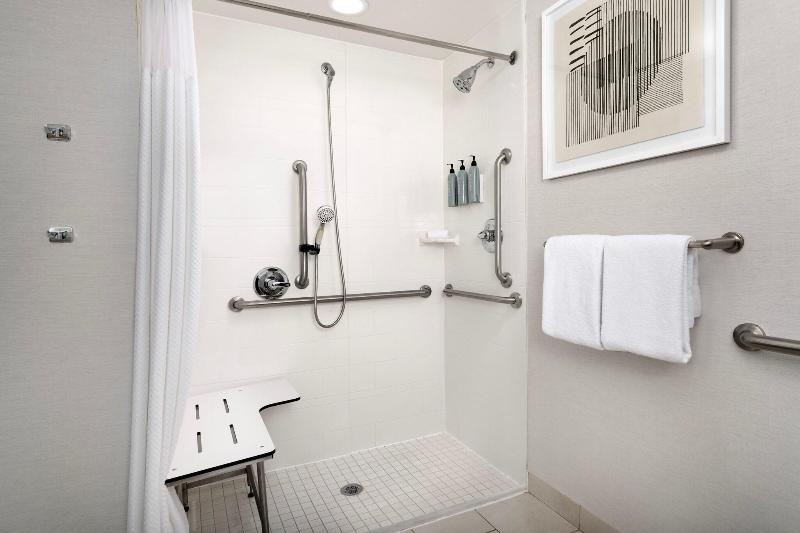 스탠다드 룸 킹사이즈 침대, Courtyard By Marriott Little Rock North