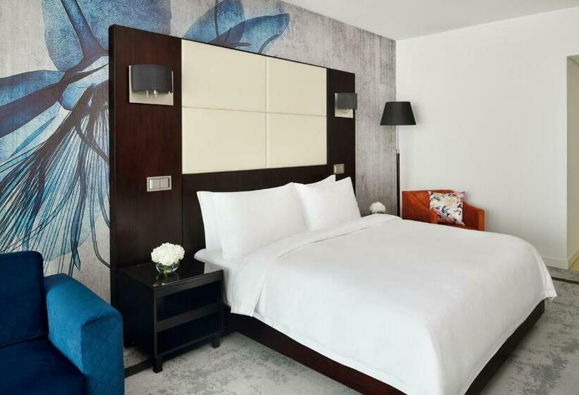 Полулюкс Клуб, Mövenpick Hotel Jumeirah Lakes Towers Dubai