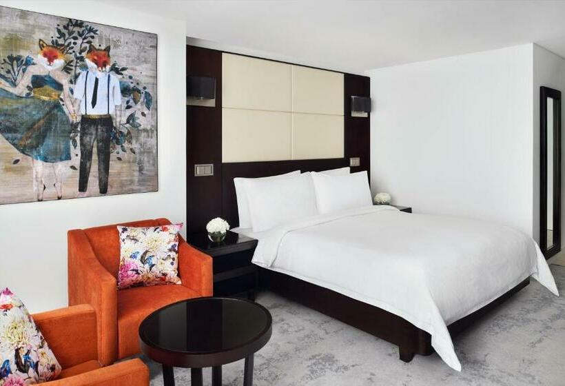 Номер Superior Кровать Кинг, Mövenpick Hotel Jumeirah Lakes Towers Dubai