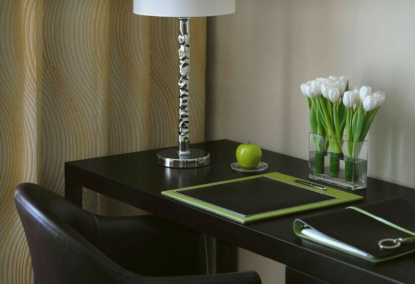 Люкс Премиум, Mövenpick Hotel Jumeirah Lakes Towers Dubai