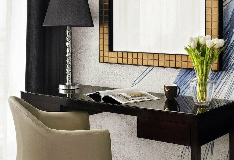 Номер Superior, Mövenpick Hotel Jumeirah Lakes Towers Dubai