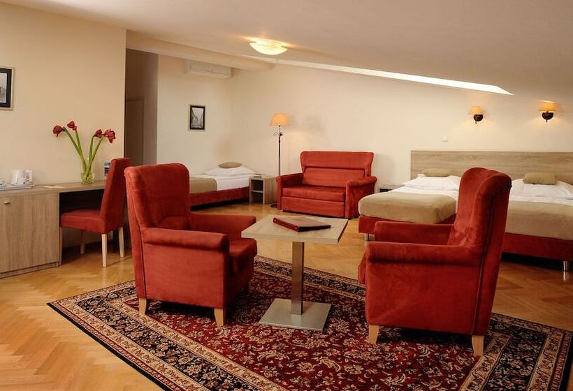 اتاق استاندارد چهار تخته, Santi