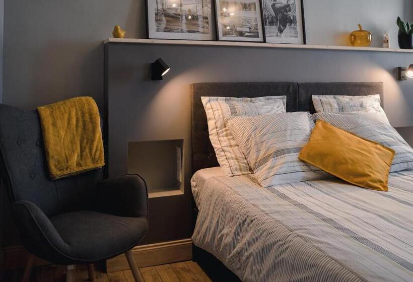 Номер Стандарт с Балконом, Les 3 Bérets Chambres D Hotes