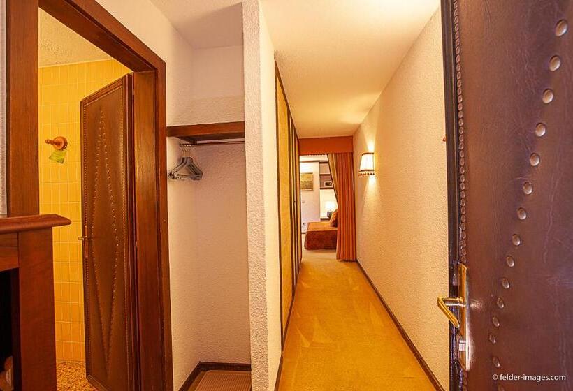 اتاق استاندارد سه نفره, Astoria