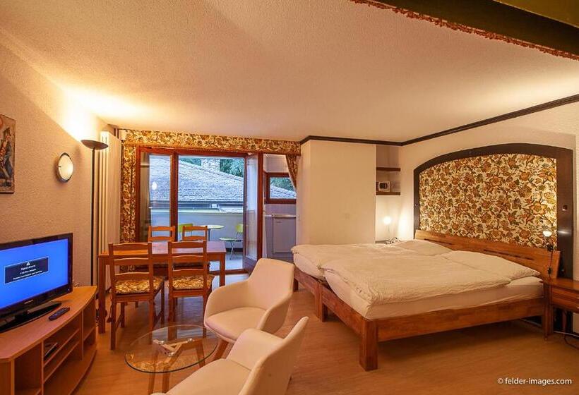 اتاق استاندارد سه نفره, Astoria