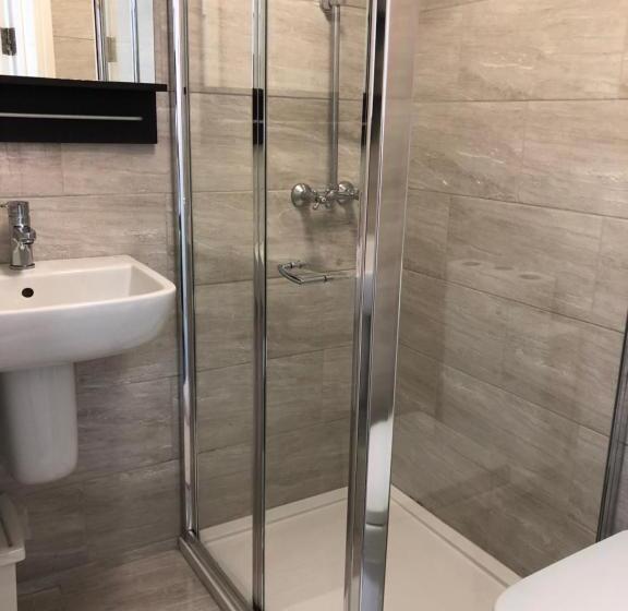 Номер Стандарт, Plaza London