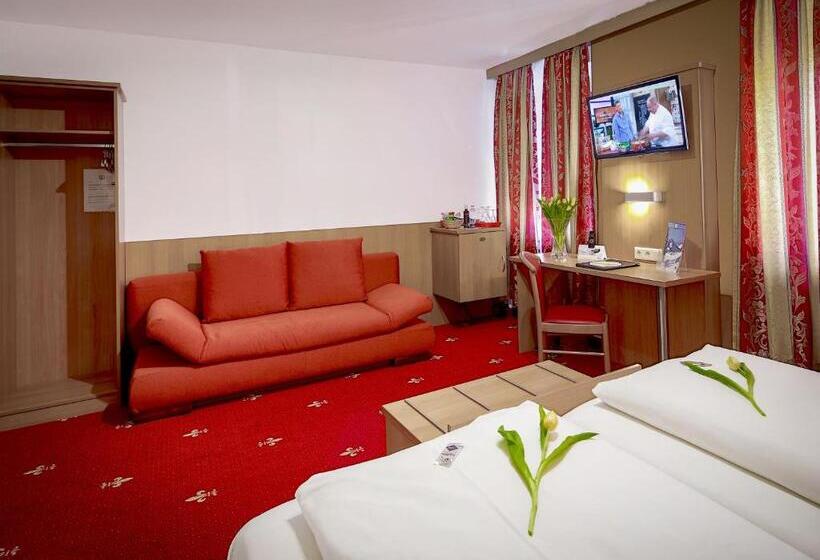 Номер Стандарт Трехместный, Tiptop Hotel Burgschmiet Garni
