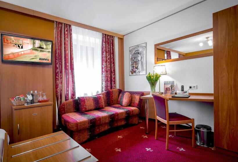 Номер Стандарт, Tiptop Hotel Burgschmiet Garni