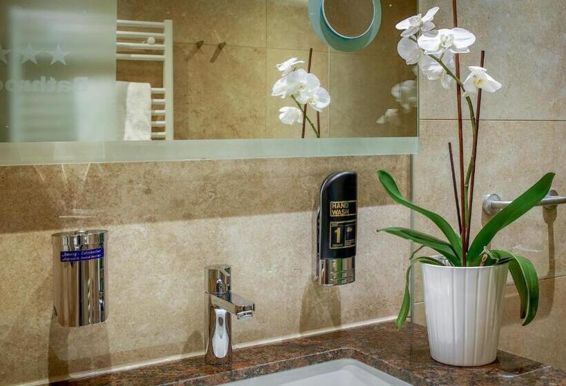Четырехместный Номер Стандарт, Tiptop Hotel Burgschmiet Garni