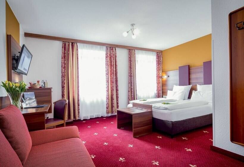 Номер Стандарт Трехместный, Tiptop Hotel Burgschmiet Garni
