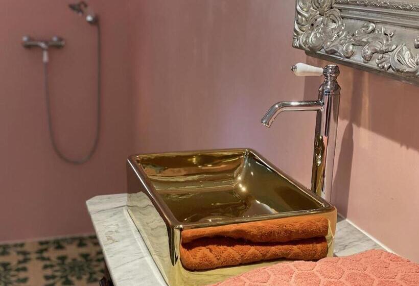 Люкс Deluxe Кровать Кинг, La Bergerie Barbebelle