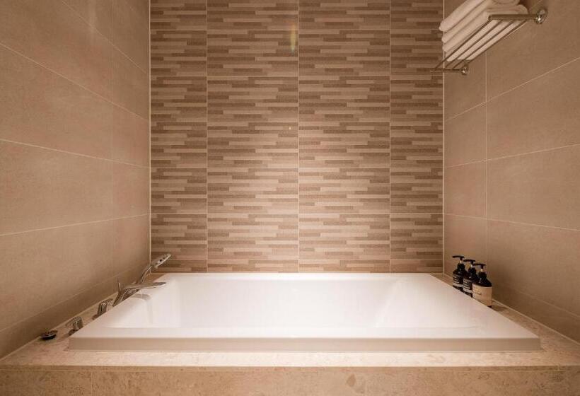2 Bedroom Premium Apartment, Chestertons Sokcho