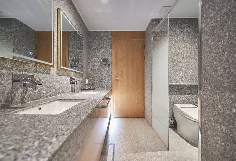 Suite with Terrace, Jn Park