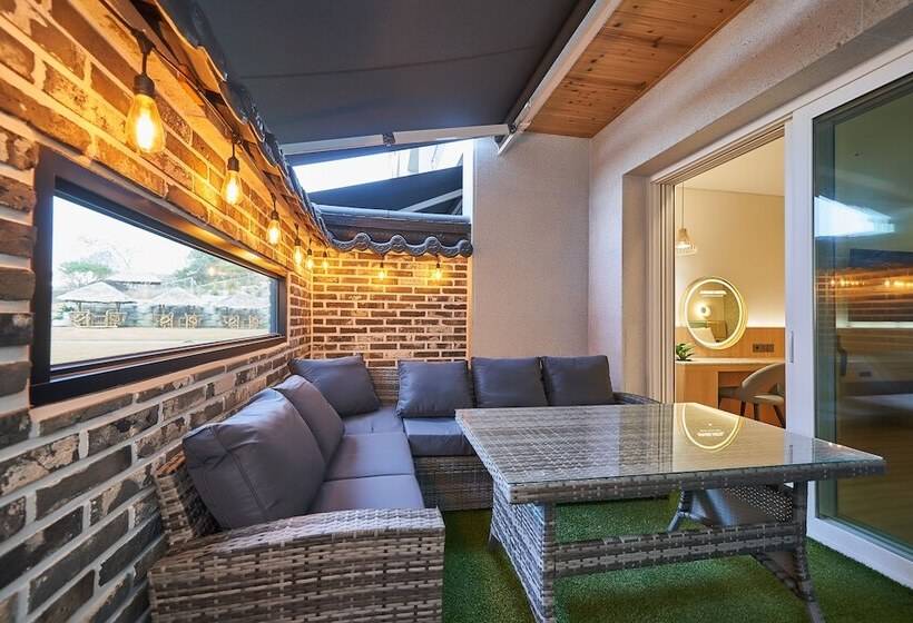 Suite with Terrace, Jn Park