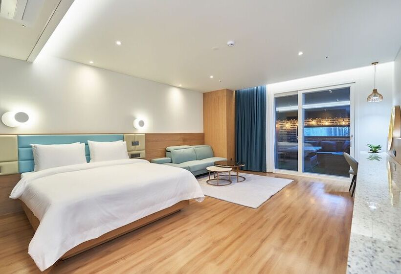 Suite with Terrace, Jn Park