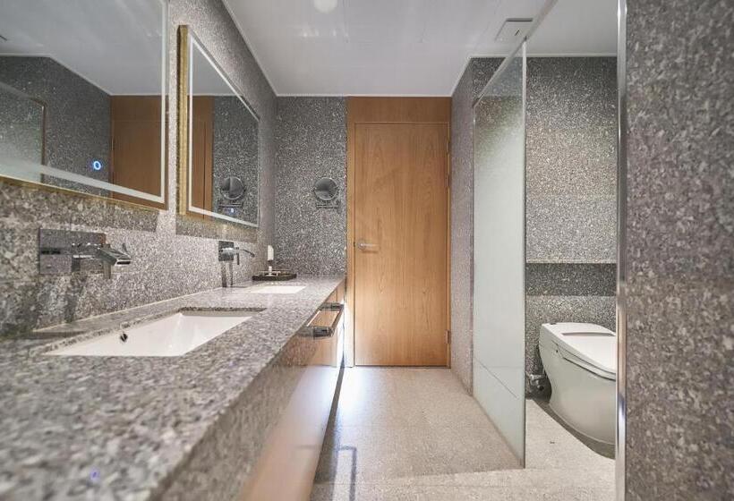 Suite with Terrace, Jn Park
