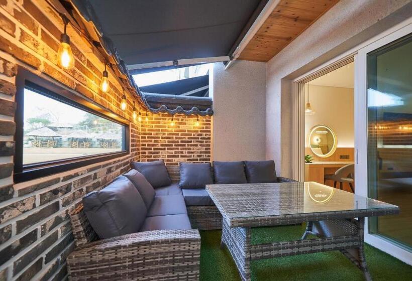 Suite with Terrace, Jn Park