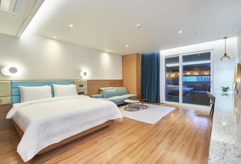 Suite with Terrace, Jn Park