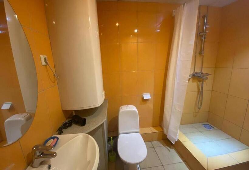 اتاق اکونومی, Hostel Umbrella