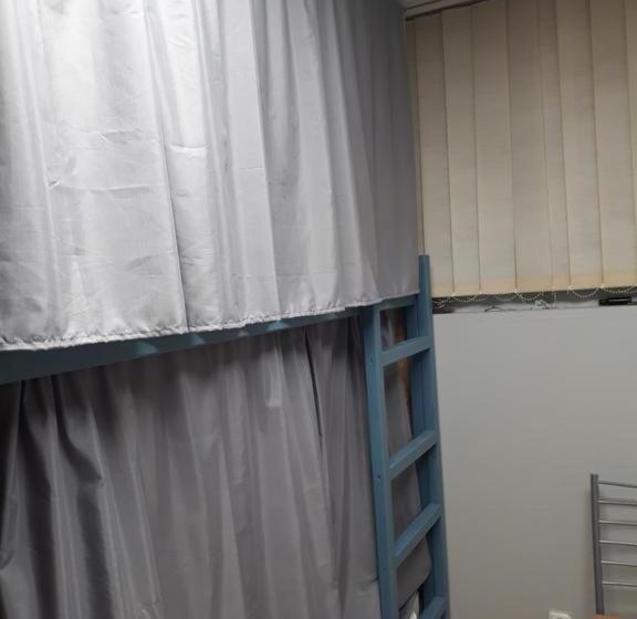 تختخواب در اتاق مشترک, Hostel Umbrella