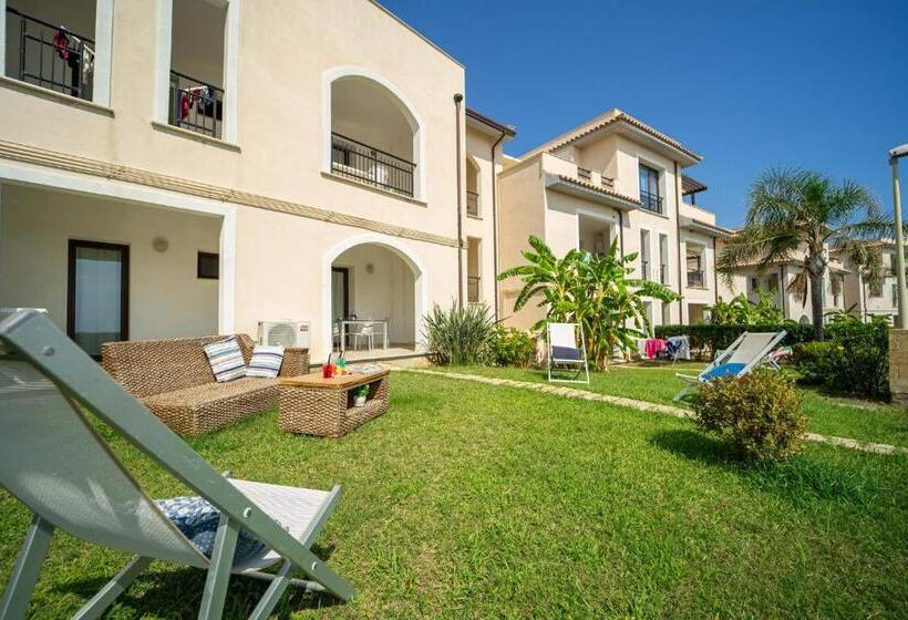 آپارتمان 2 خوابه, Le Castella Resort & Beach