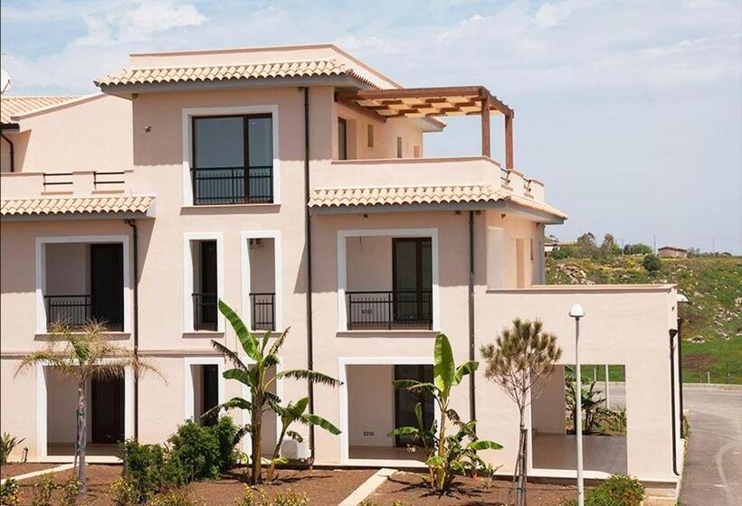 آپارتمان 2 خوابه, Le Castella Resort & Beach
