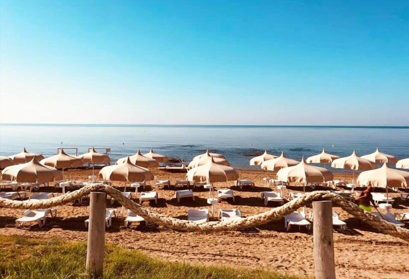 آپارتمان 2 خوابه, Le Castella Resort & Beach