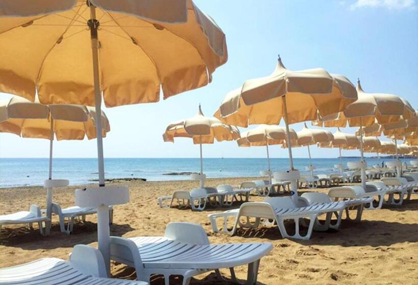 آپارتمان 2 خوابه, Le Castella Resort & Beach
