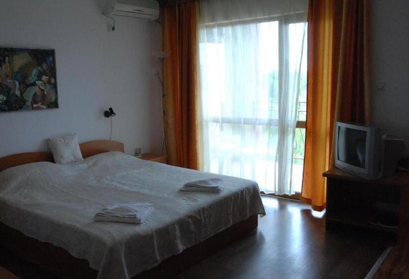 استودیوی استاندارد, Condo Hotel Valentina