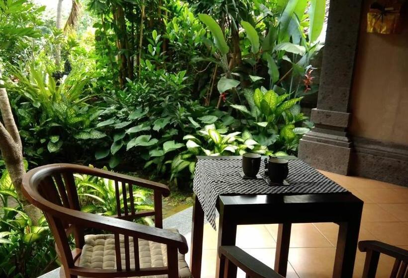 Номер Superior Вид на Сад, Prasanti Bed & Breakfast