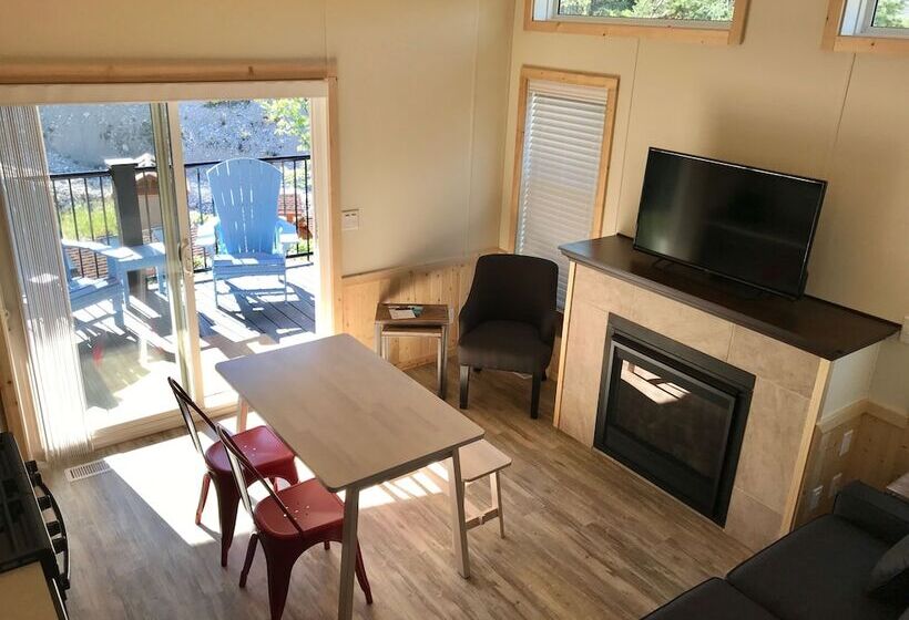 Хижина Deluxe, Fairmont Hot Springs Resort