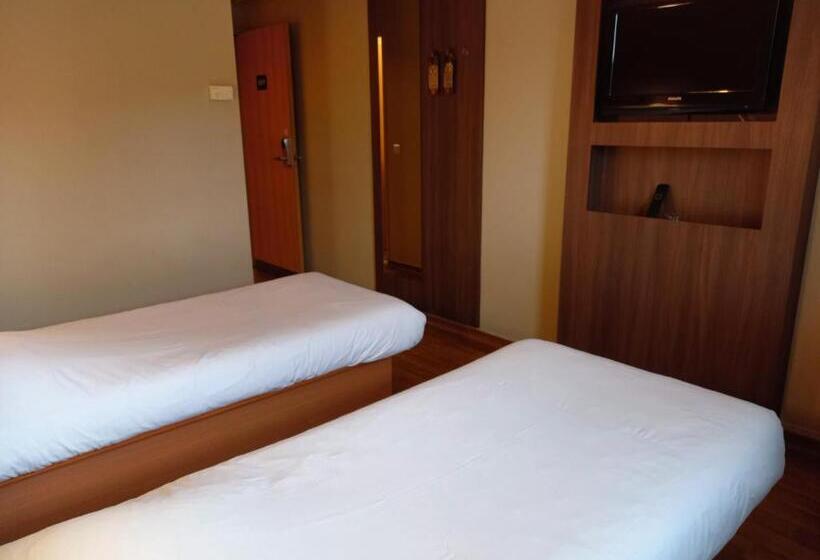 Номер Стандарт, B&b Hotel Saint Etienne Monthieu