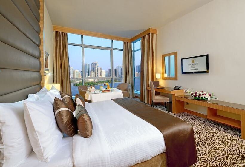 Номер Премиум Вид на Озеро, Copthorne Hotel Sharjah