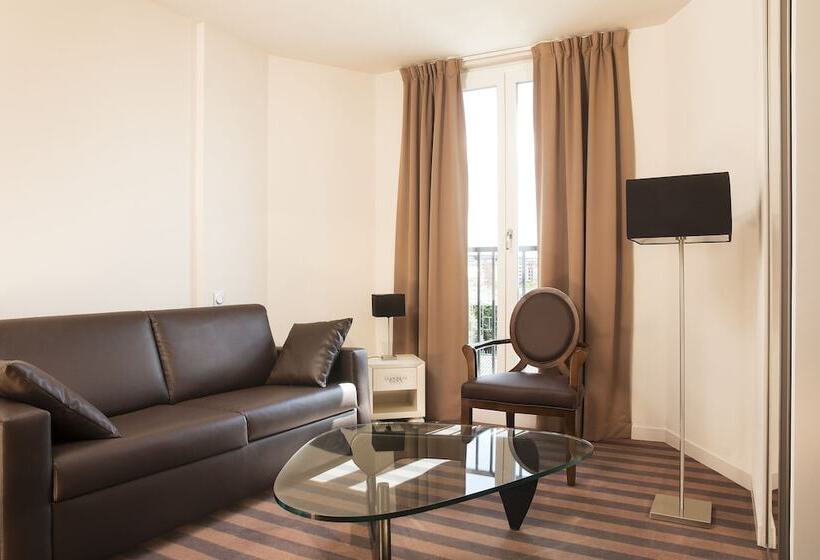 Люкс, Executive Hotel Paris Gennevilliers