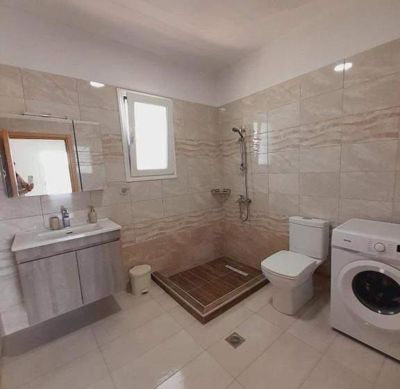 آپارتمان 2 خوابه, Roseberry Studios