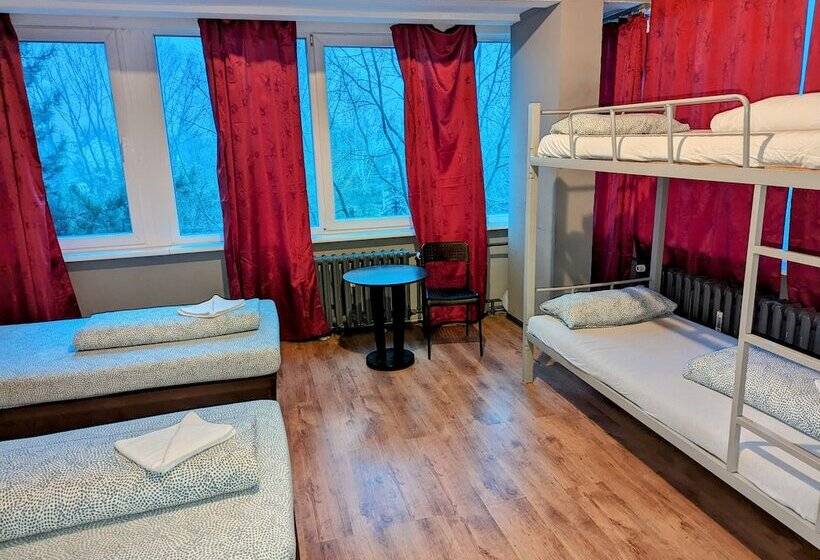 اتاق استاندارد چهارنفره با چشم‌انداز باغ, Ootel.com
