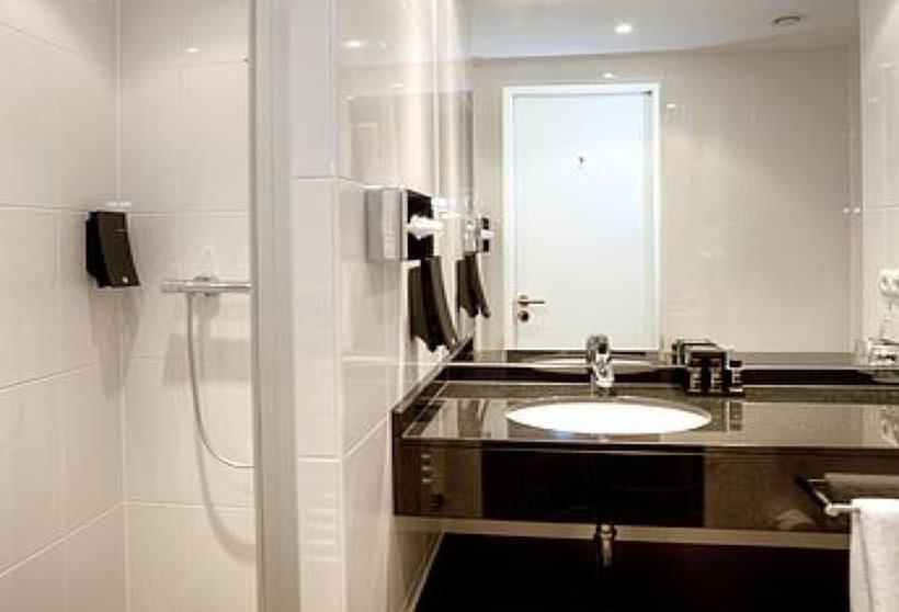 اتاق خانوادگی, The Rilano Hotel München