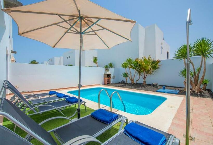 Вилла 3 Спальни с Бассейном, Villas Puerto Rubicon